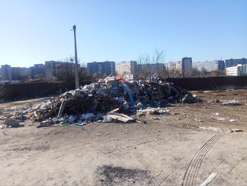 «Коммунальник» вывез с открытых территорий более 500 кубометров мусора «Коммунальник» вывез с открытых территорий более 500 кубометров мусора