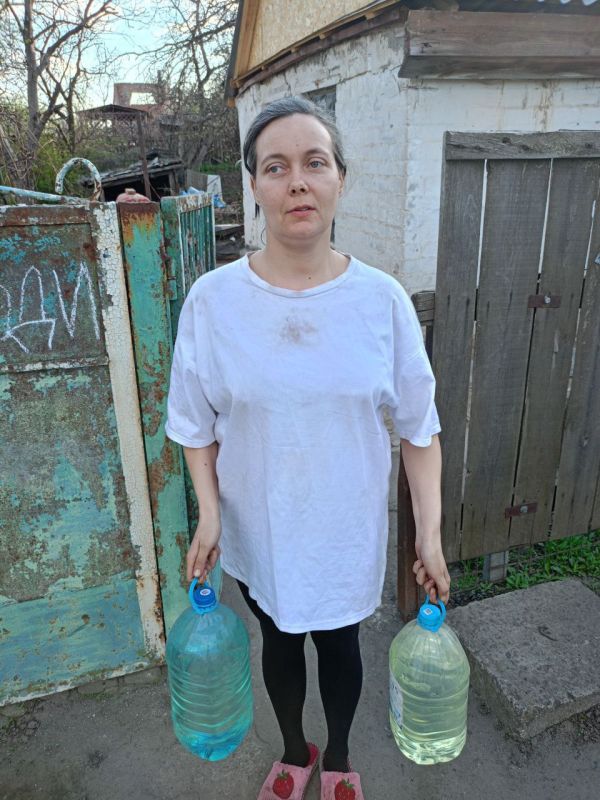 Гуманитарная помощь в Авдеевке: 14 жителям с инвалидностью выдали бензин для генераторов Гуманитарная помощь в Авдеевке: 14 жителям с инвалидностью выдали бензин для генераторов
