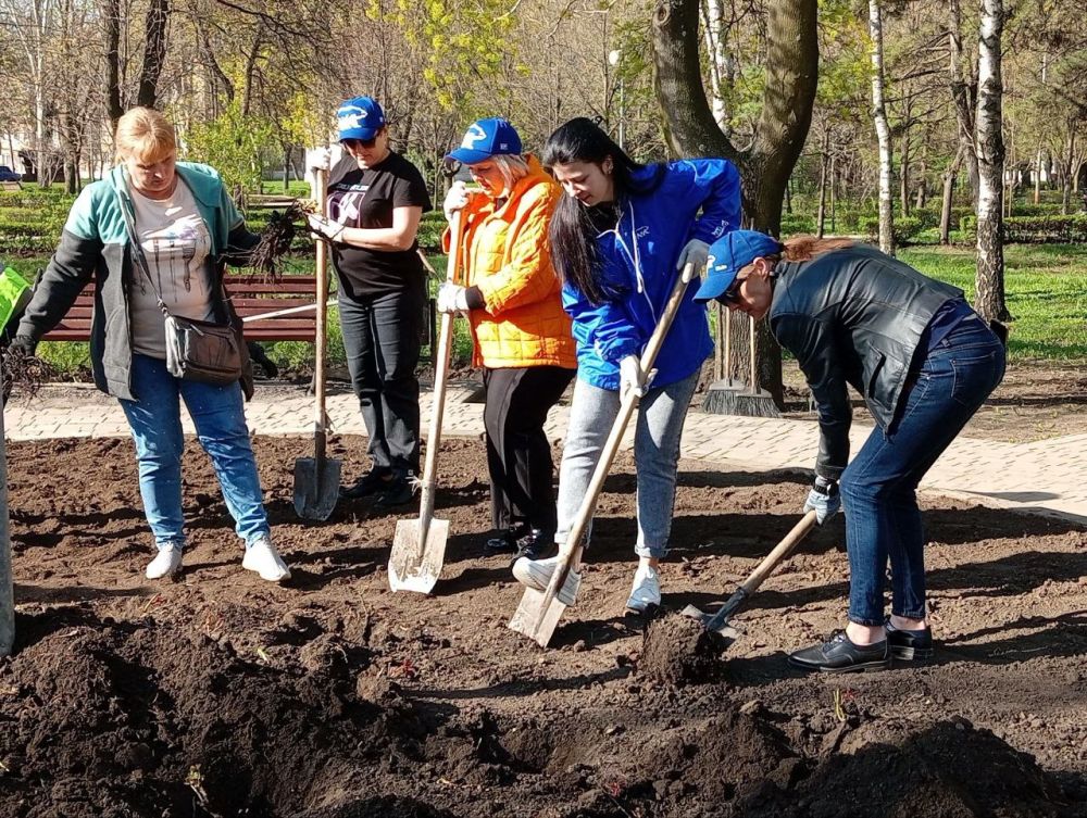 Наталья Бегуненко: Петровский район присоединился к еженедельной акции «Чистый четверг» в рамках реализации партийного проекта «Единой России» «Городская среда» Наталья Бегуненко: Петровский район присоединился к еженедельной акции «Чистый четверг» в рамках реализации партийного проекта «Единой России» «Городская среда»