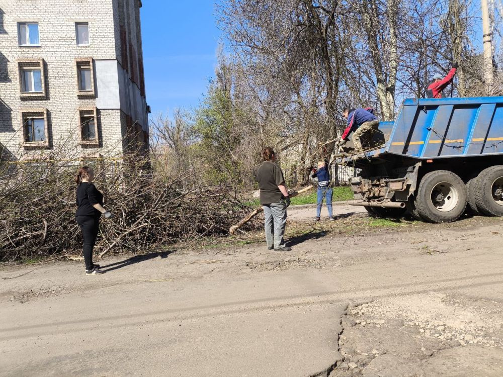 В Кировском внутригородском районе продолжаются работы по санитарному содержанию территории В Кировском внутригородском районе продолжаются работы по санитарному содержанию территории