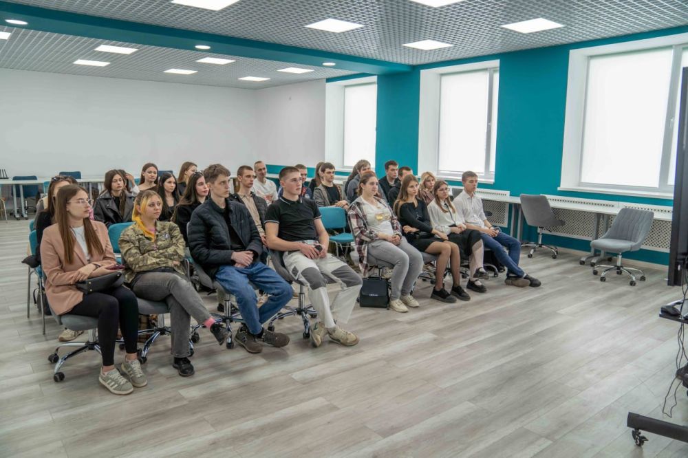 Кинопоказ к 80-летию Победы: связь времен и поколений Кинопоказ к 80-летию Победы: связь времен и поколений