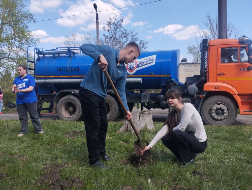 Ждановцы поучаствовали в акциях «Зелёный Донбасс» и «Сад Памяти» Ждановцы поучаствовали в акциях «Зелёный Донбасс» и «Сад Памяти»