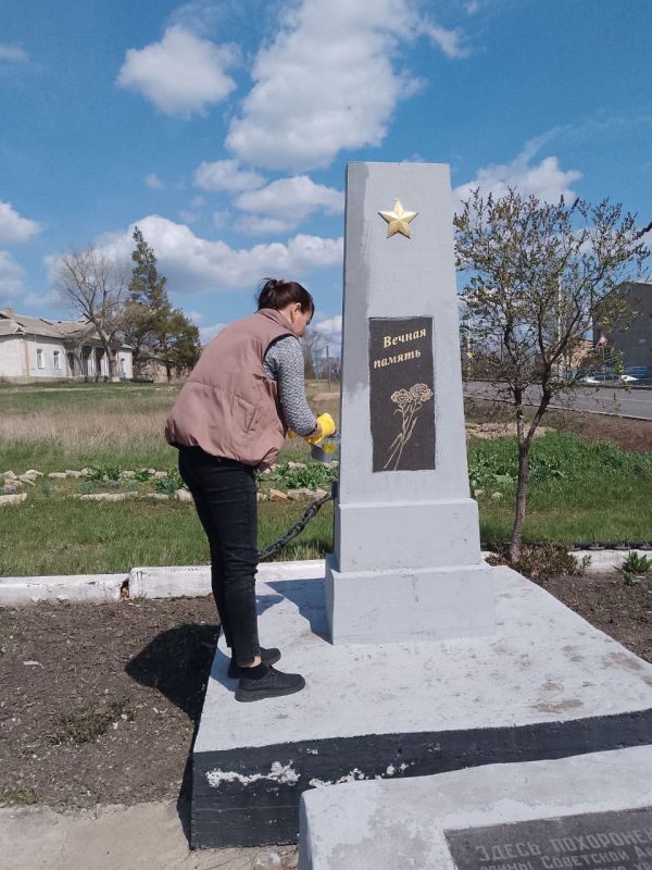 Николай Михайлов: По партийному проекту «Городская среда», в рамках двухмесячника по благоустройству населенных пунктов Донецкой Народной Республики, в Старобешевском муниципальном округе прошел День чистоты Николай Михайлов: По партийному проекту «Городская среда», в рамках двухмесячника по благоустройству населенных пунктов Донецкой Народной Республики, в Старобешевском муниципальном округе прошел День чистоты