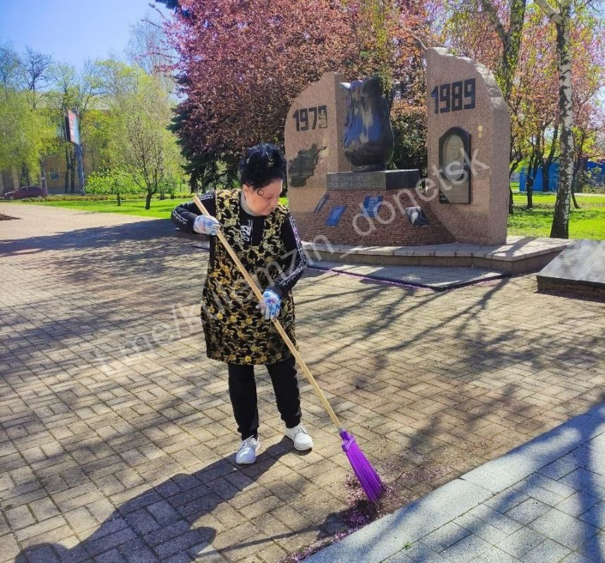 Алексей Кулемзин: В Донецке активно продолжается подготовка к 80-летию Победы в Великой Отечественной войне Алексей Кулемзин: В Донецке активно продолжается подготовка к 80-летию Победы в Великой Отечественной войне