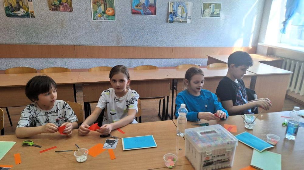 Дети из семей подопечных филиала фонда приняли участие в мастер-классе к 80-летию Победы Дети из семей подопечных филиала фонда приняли участие в мастер-классе к 80-летию Победы