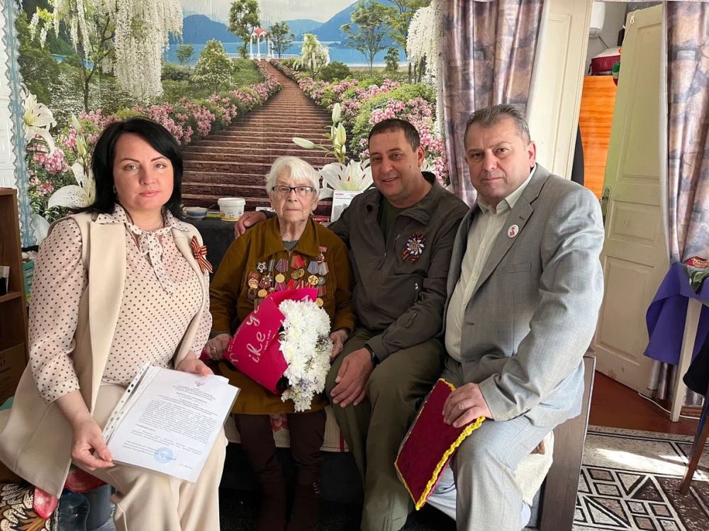 Жители Волновахского муниципального округа удостоены звания Почетного жителя Жители Волновахского муниципального округа удостоены звания Почетного жителя