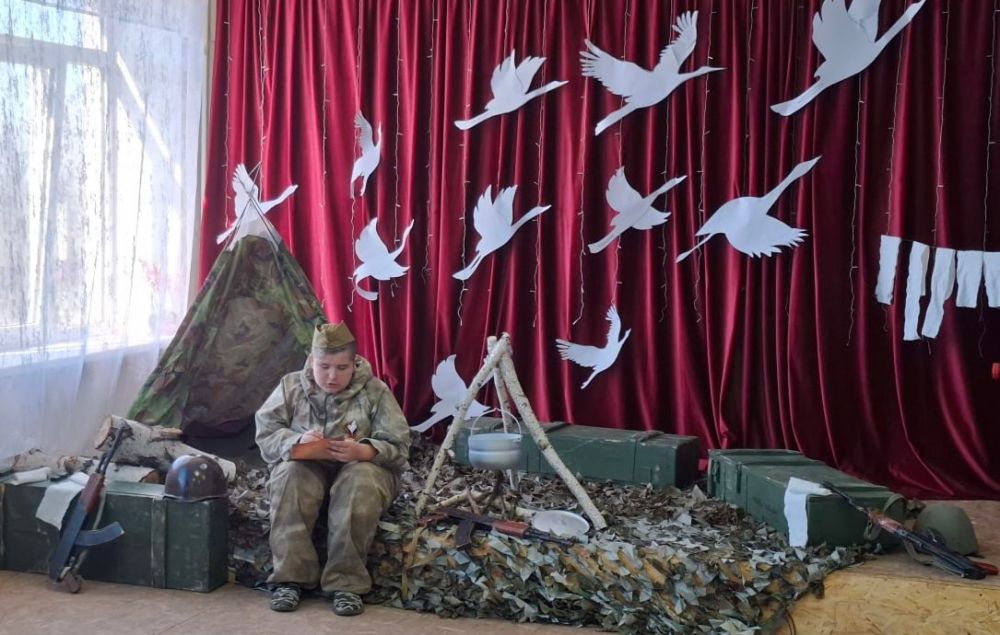 Сергей Желновач: Сегодня, 18 апреля, в ГБОУ «Школа № 3 городского округа Дебальцево» в рамках открытых уроков «Наследники Победы» и в честь празднования 80-летия Победы, прошло школьное мероприятие «Война…Страшнее нету слова» Сергей Желновач: Сегодня, 18 апреля, в ГБОУ «Школа № 3 городского округа Дебальцево» в рамках открытых уроков «Наследники Победы» и в честь празднования 80-летия Победы, прошло школьное мероприятие «Война…Страшнее нету слова»