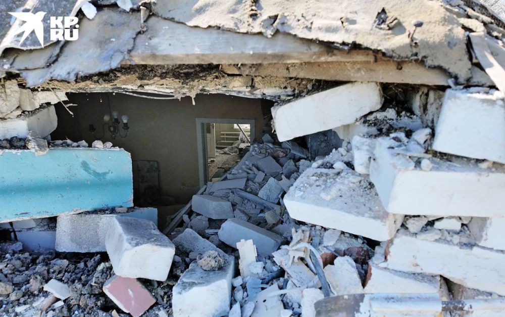 Переехали три дня назад, чтобы жить подальше от обстрелов: 9-летний ребенок погиб при ударе беспилотника ВСУ по жилому дому на юге ДНР Переехали три дня назад, чтобы жить подальше от обстрелов: 9-летний ребенок погиб при ударе беспилотника ВСУ по жилому дому на юге ДНР
