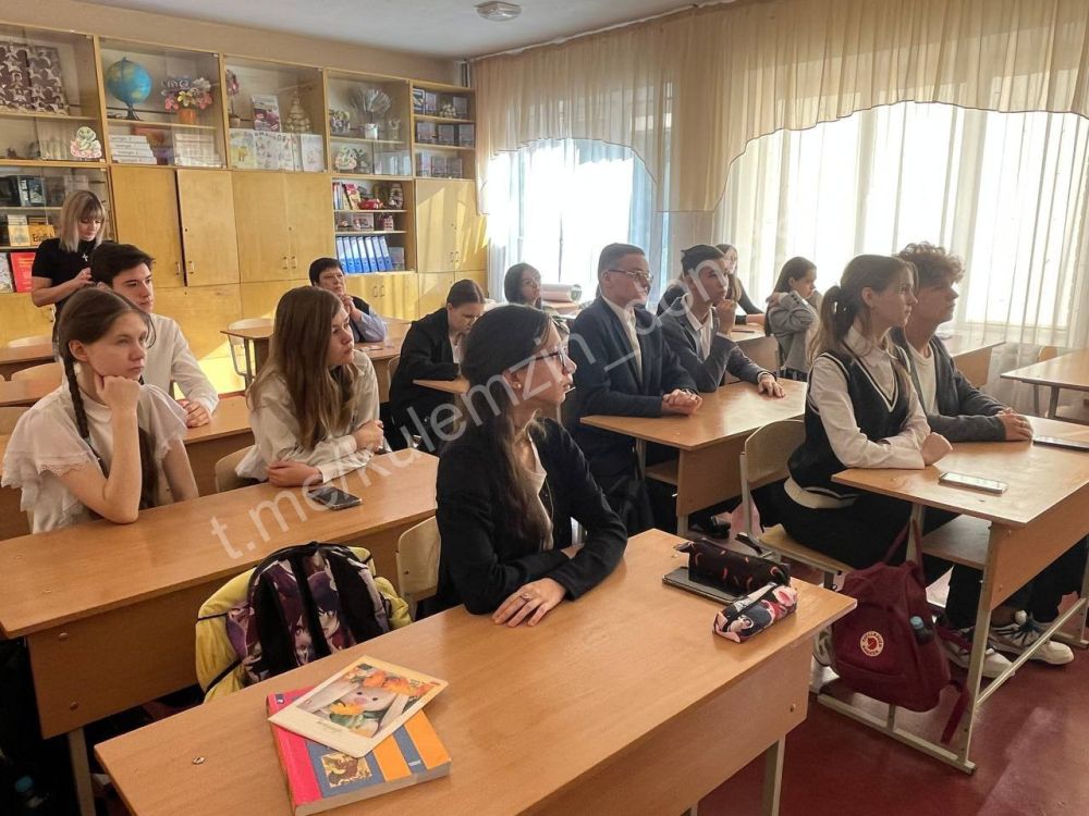 В донецкой школе № 8, в рамках грантового проекта «Хроники Памяти» при поддержке Российского общества «Знание», состоялась лекция В донецкой школе № 8, в рамках грантового проекта «Хроники Памяти» при поддержке Российского общества «Знание», состоялась лекция