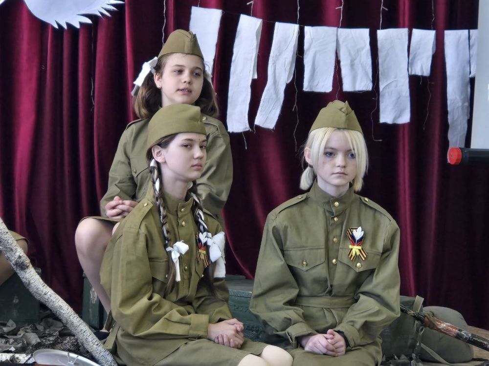 Сергей Желновач: Сегодня, 18 апреля, в ГБОУ «Школа № 3 городского округа Дебальцево» в рамках открытых уроков «Наследники Победы» и в честь празднования 80-летия Победы, прошло школьное мероприятие «Война…Страшнее нету слова» Сергей Желновач: Сегодня, 18 апреля, в ГБОУ «Школа № 3 городского округа Дебальцево» в рамках открытых уроков «Наследники Победы» и в честь празднования 80-летия Победы, прошло школьное мероприятие «Война…Страшнее нету слова»