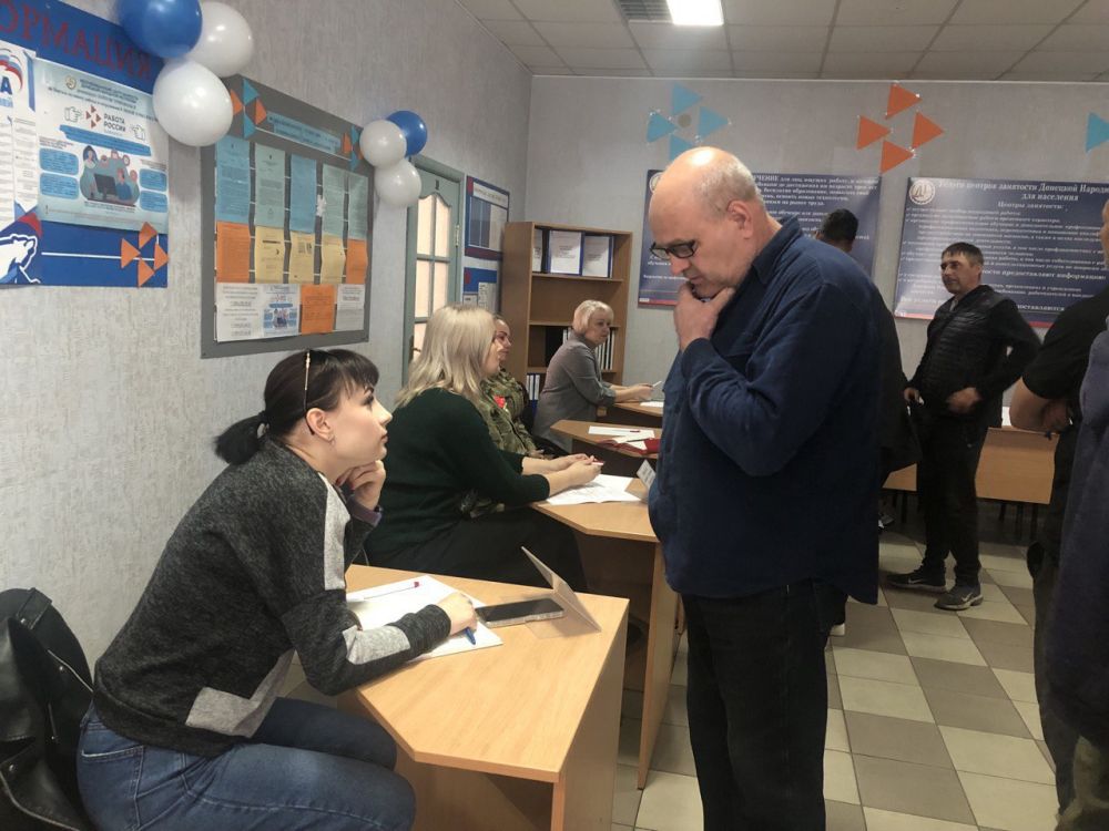 Шаг к успешной карьере: Всероссийская ярмарка трудоустройства Шаг к успешной карьере: Всероссийская ярмарка трудоустройства