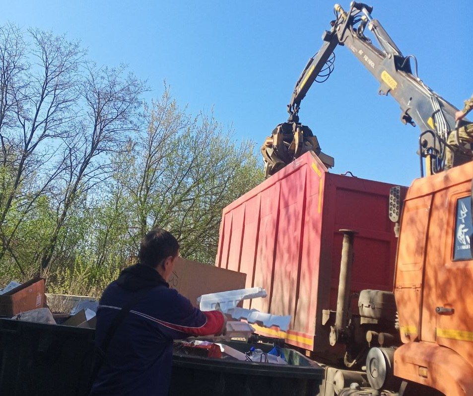 В Кировском внутригородском районе продолжаются работы по санитарному содержанию территории В Кировском внутригородском районе продолжаются работы по санитарному содержанию территории