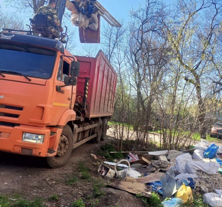 В Кировском внутригородском районе продолжаются работы по санитарному содержанию территории В Кировском внутригородском районе продолжаются работы по санитарному содержанию территории