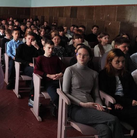 Школьники ГБОУ «Новоазовская школе №1», «Новоазовская школа №2» и студенты ГБПОУ «Новоазовского индустриального техникума» приняли участие в кинопоказе фильма «Русская весна», организованном в рамках проекта «Мир... Школьники ГБОУ «Новоазовская школе №1», «Новоазовская школа №2» и студенты ГБПОУ «Новоазовского индустриального техникума» приняли участие в кинопоказе фильма «Русская весна», организованном в рамках проекта «Мир...