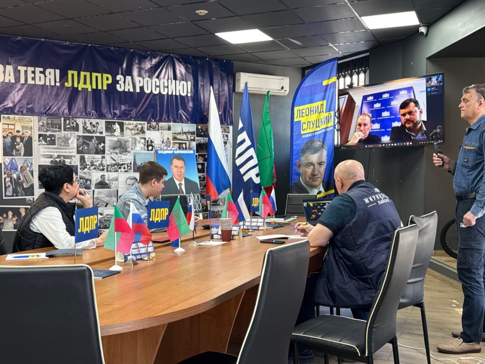 Андрей Луговой: Традиционную личную встречу с жителями Запорожской области в рамках Всероссийского приема граждан провел совместно с однопартийцем, депутатом регионального ЗС Кириллом Перовым Андрей Луговой: Традиционную личную встречу с жителями Запорожской области в рамках Всероссийского приема граждан провел совместно с однопартийцем, депутатом регионального ЗС Кириллом Перовым