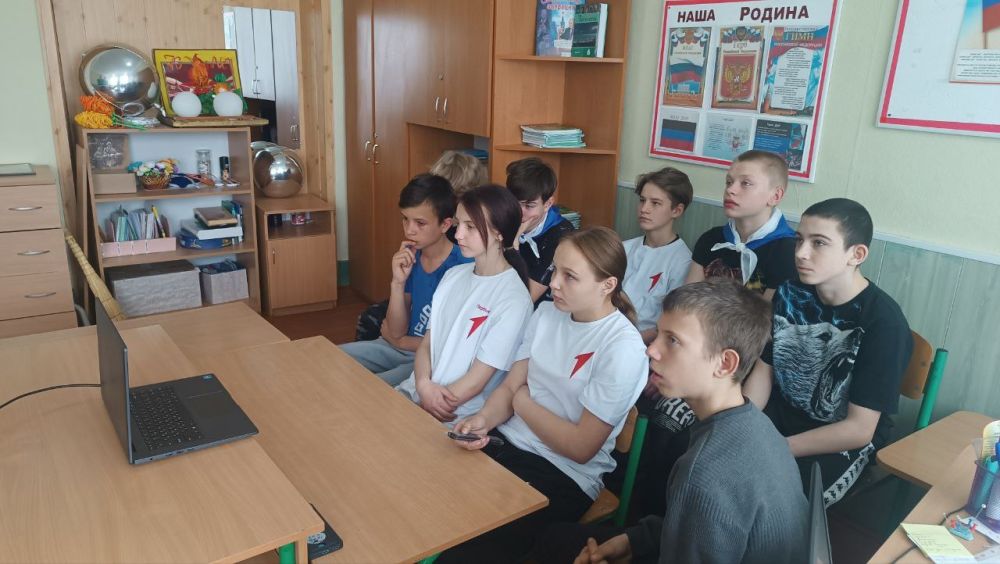 В школах Снежного прошли уроки ко Дню памяти, посвященного жертвам геноцида советского народа В школах Снежного прошли уроки ко Дню памяти, посвященного жертвам геноцида советского народа