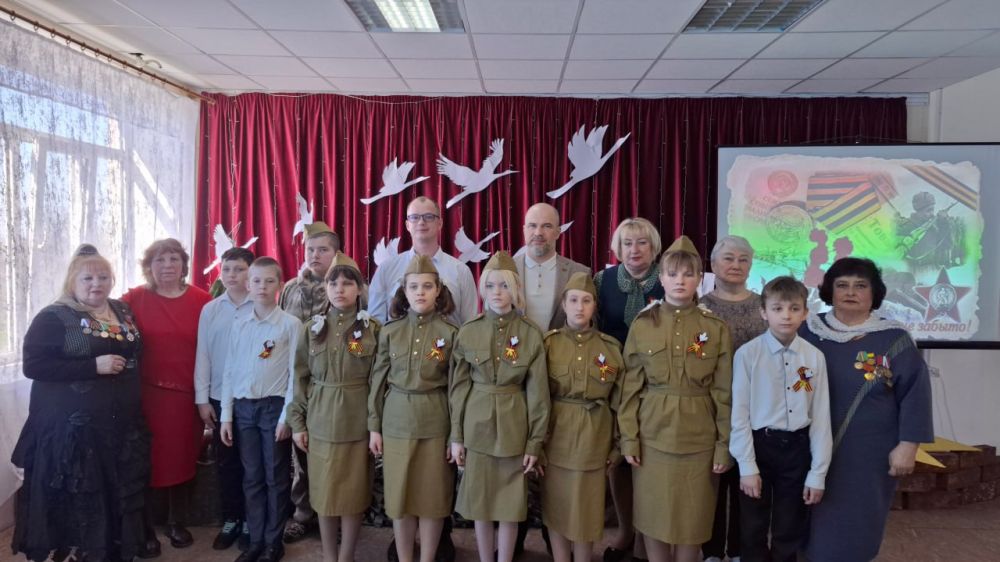 Сергей Желновач: Сегодня, 18 апреля, в ГБОУ «Школа № 3 городского округа Дебальцево» в рамках открытых уроков «Наследники Победы» и в честь празднования 80-летия Победы, прошло школьное мероприятие «Война…Страшнее нету слова» Сергей Желновач: Сегодня, 18 апреля, в ГБОУ «Школа № 3 городского округа Дебальцево» в рамках открытых уроков «Наследники Победы» и в честь празднования 80-летия Победы, прошло школьное мероприятие «Война…Страшнее нету слова»