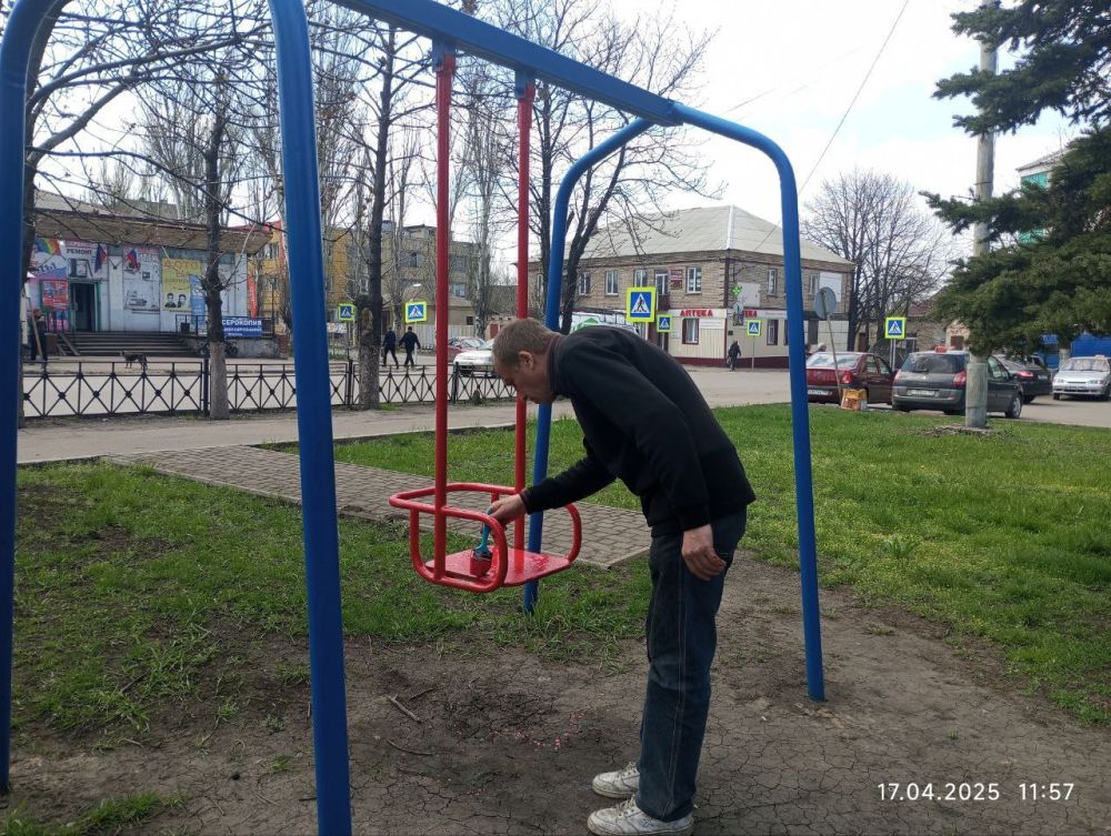 Сергей Желновач: Для обеспечения безопасного и активного отдыха детей на территории городского округа Дебальцево проводятся работы по ремонту детских площадок Сергей Желновач: Для обеспечения безопасного и активного отдыха детей на территории городского округа Дебальцево проводятся работы по ремонту детских площадок