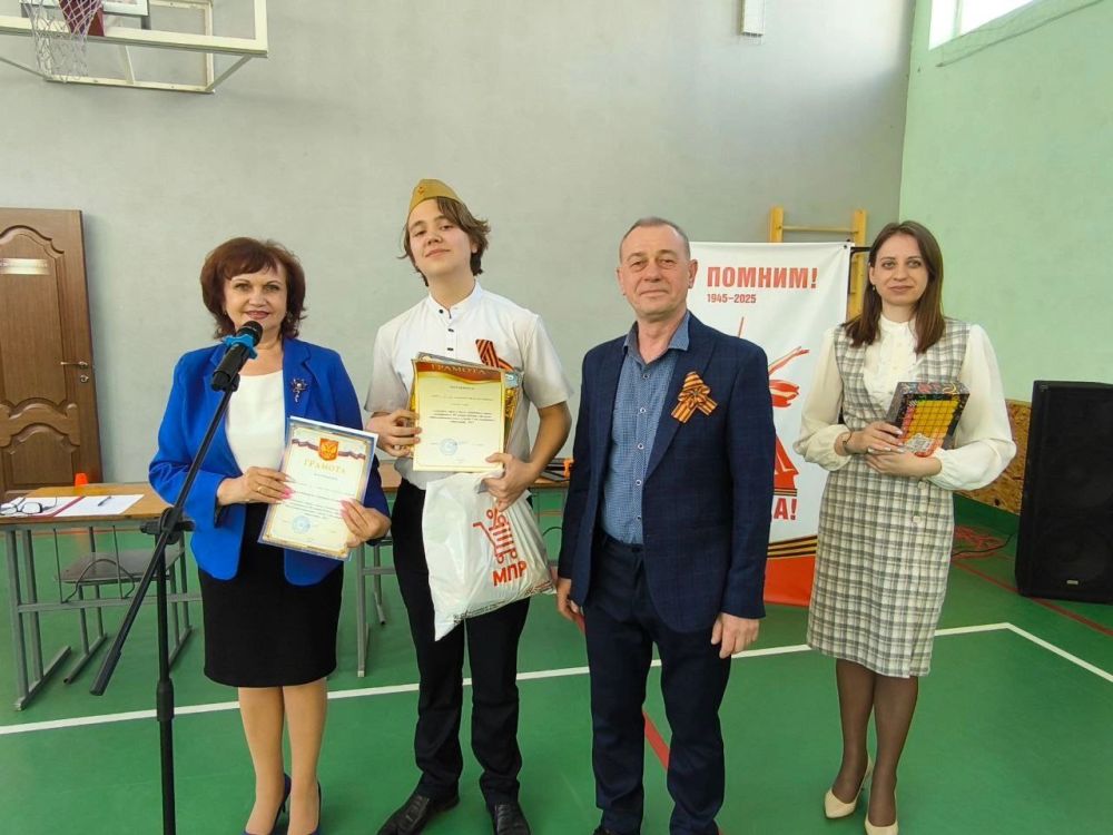 В школе Снежного состоялся Конкурс строя и песни "Победный марш" В школе Снежного состоялся Конкурс строя и песни "Победный марш"