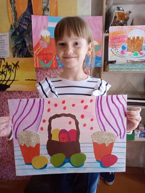 Вчера, 17 апреля, в Зугрэсской детской школе искусств, на отделе ИЗО преподавателем Марченко Л.А. был проведен тематический урок "Светлый праздник Пасхи", на котором дети рисовали тематические декоративные натюрморты с... Вчера, 17 апреля, в Зугрэсской детской школе искусств, на отделе ИЗО преподавателем Марченко Л.А. был проведен тематический урок "Светлый праздник Пасхи", на котором дети рисовали тематические декоративные натюрморты с...