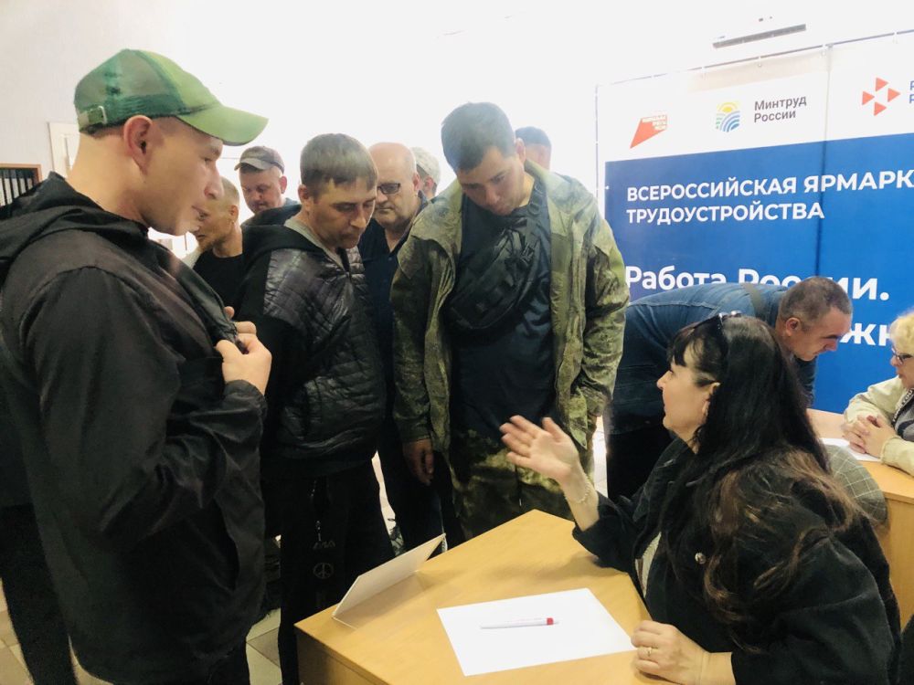 Шаг к успешной карьере: Всероссийская ярмарка трудоустройства Шаг к успешной карьере: Всероссийская ярмарка трудоустройства
