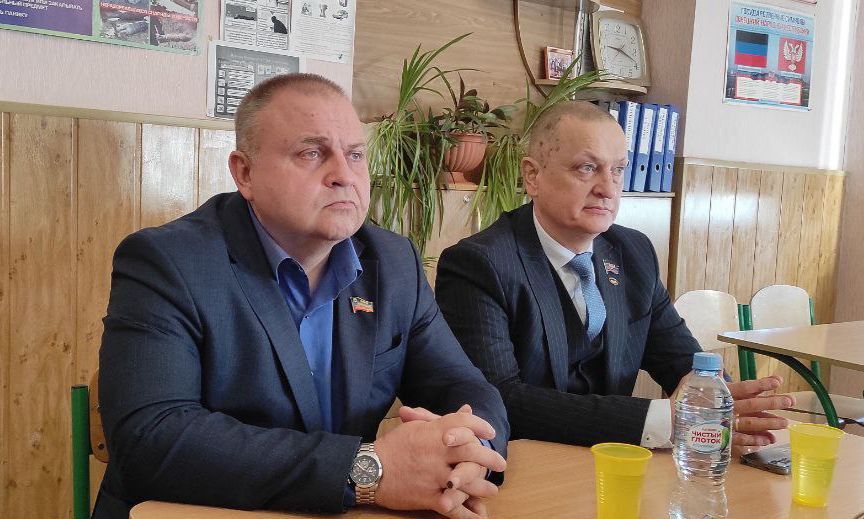 Председатель #Комитет_по_поддержке_участников_СВО Дмитрий Огилец провел дискуссию с учениками Макеевской гимназии Председатель #Комитет_по_поддержке_участников_СВО Дмитрий Огилец провел дискуссию с учениками Макеевской гимназии