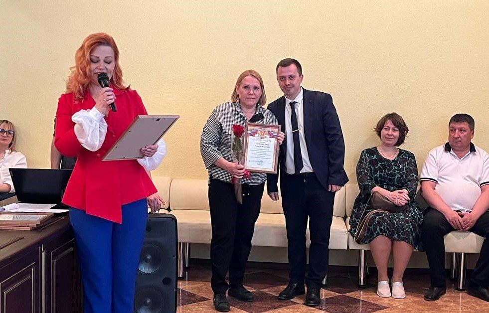 Сегодня, 18 апреля, в зале Администрации городского округа Харцызск, состоялась торжественная церемония награждения, посвященная Дню местного самоуправления Сегодня, 18 апреля, в зале Администрации городского округа Харцызск, состоялась торжественная церемония награждения, посвященная Дню местного самоуправления