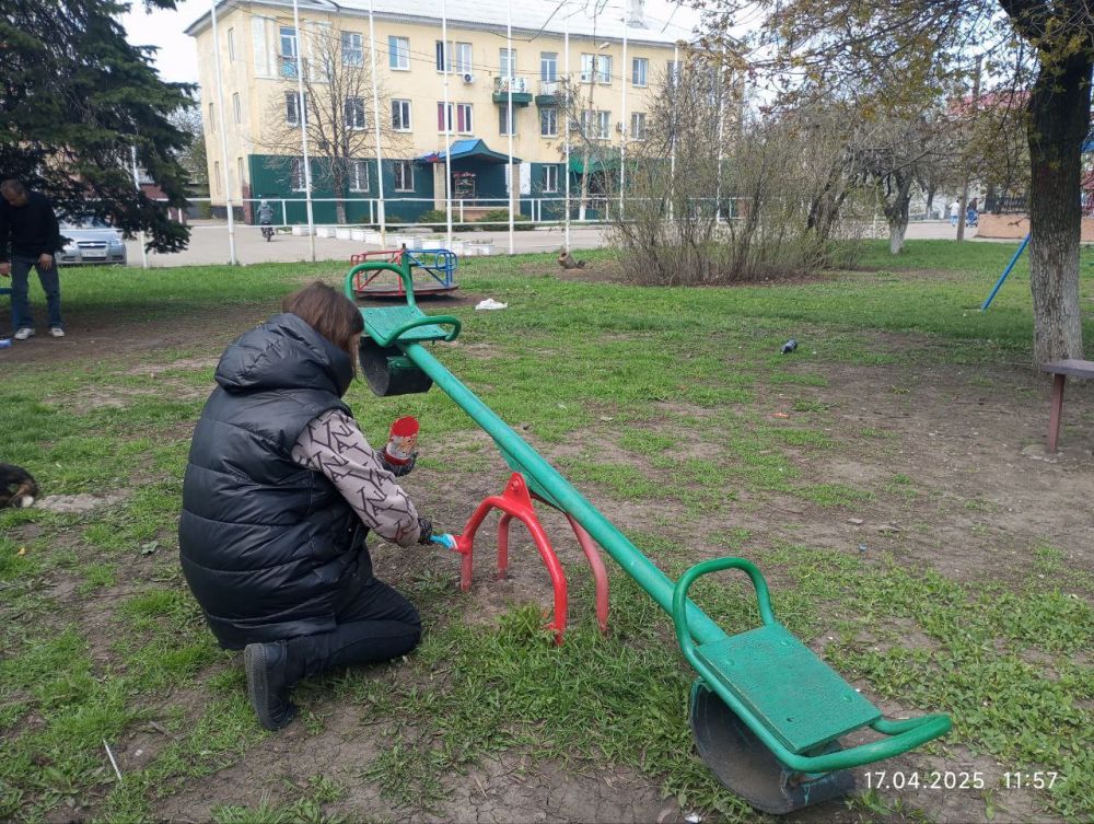 Сергей Желновач: Для обеспечения безопасного и активного отдыха детей на территории городского округа Дебальцево проводятся работы по ремонту детских площадок Сергей Желновач: Для обеспечения безопасного и активного отдыха детей на территории городского округа Дебальцево проводятся работы по ремонту детских площадок