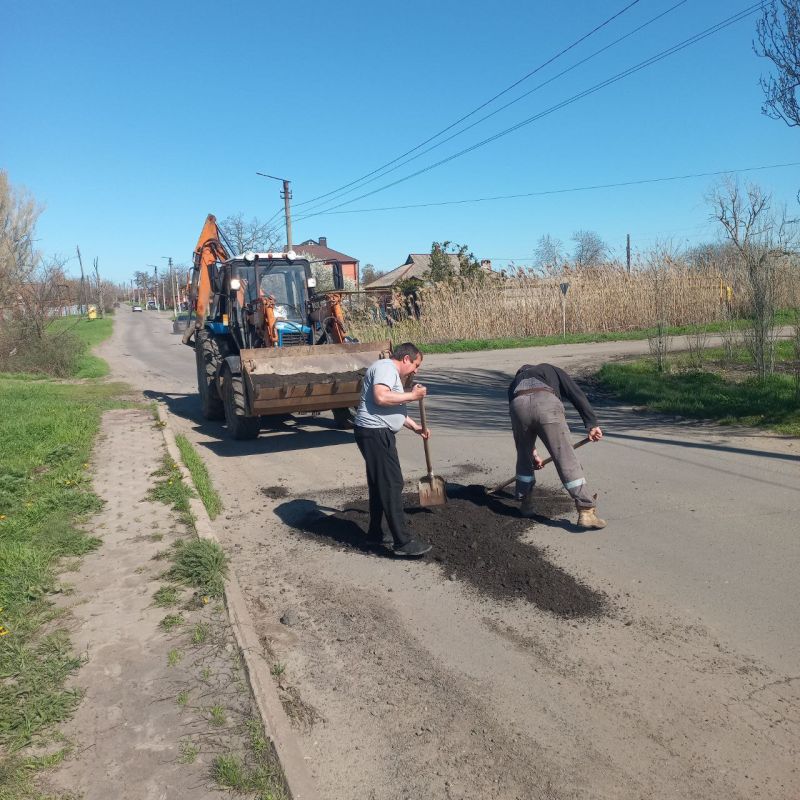 В преддверии предстоящих праздников, празднования Светлого праздника Пасхи и 80-летия Великой Победы, МБУ «Службой благоустройства ВЕКТОР» ведется активная работа по благоустройству памятных мест захоронения героев ВОВ... В преддверии предстоящих праздников, празднования Светлого праздника Пасхи и 80-летия Великой Победы, МБУ «Службой благоустройства ВЕКТОР» ведется активная работа по благоустройству памятных мест захоронения героев ВОВ...