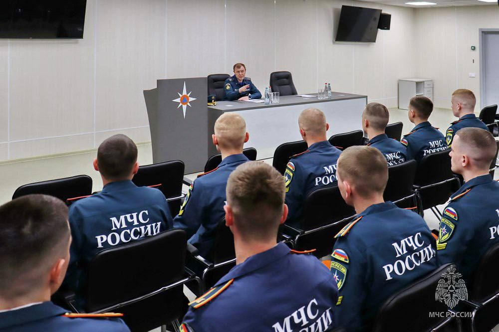 Заместитель главы МЧС России Вячеслав Бутко посетил подразделения ведомства в ЛНР и ДНР Заместитель главы МЧС России Вячеслав Бутко посетил подразделения ведомства в ЛНР и ДНР