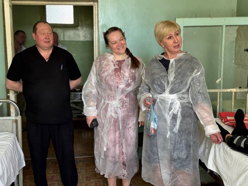 В преддверии светлого праздника Воскресения Христова -Пасхи руководитель Управы Пролетарского внутригородского района городского округа Донецк Елена Рязанцева района посетила бойцов, находящихся на лечении в больнице №9 В преддверии светлого праздника Воскресения Христова -Пасхи руководитель Управы Пролетарского внутригородского района городского округа Донецк Елена Рязанцева района посетила бойцов, находящихся на лечении в больнице №9