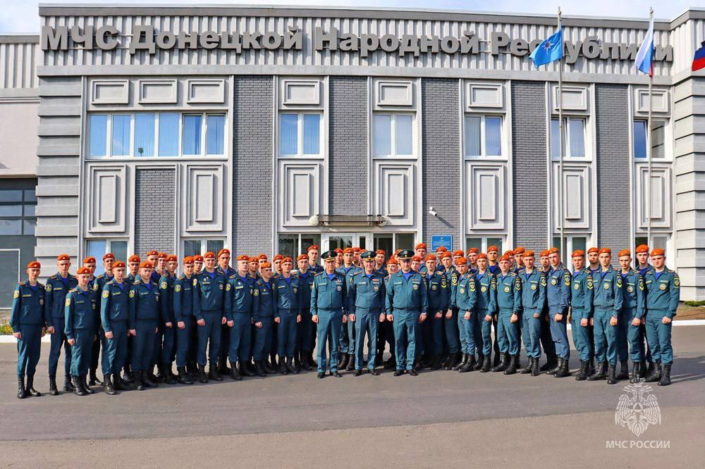 Заместитель главы МЧС России Вячеслав Бутко посетил подразделения ведомства в ЛНР и ДНР Заместитель главы МЧС России Вячеслав Бутко посетил подразделения ведомства в ЛНР и ДНР