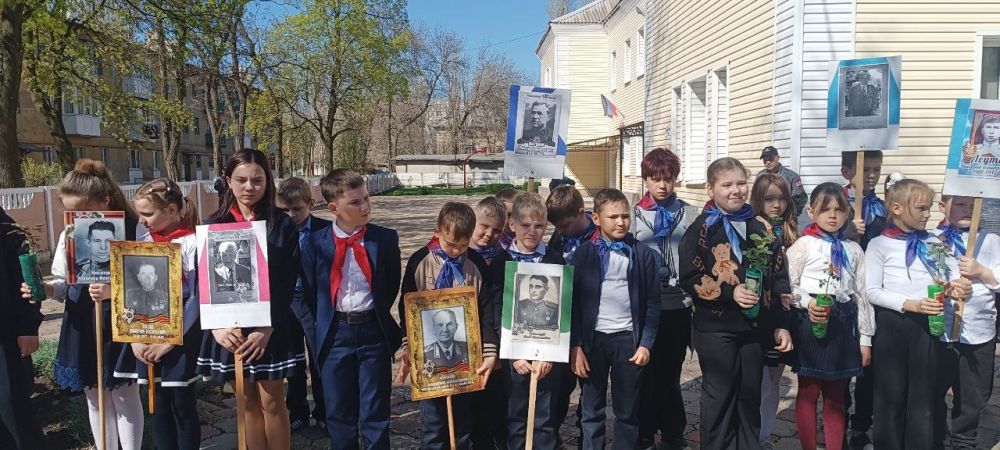 Школьники Ждановки приняли участие в акции «Сад памяти» Школьники Ждановки приняли участие в акции «Сад памяти»