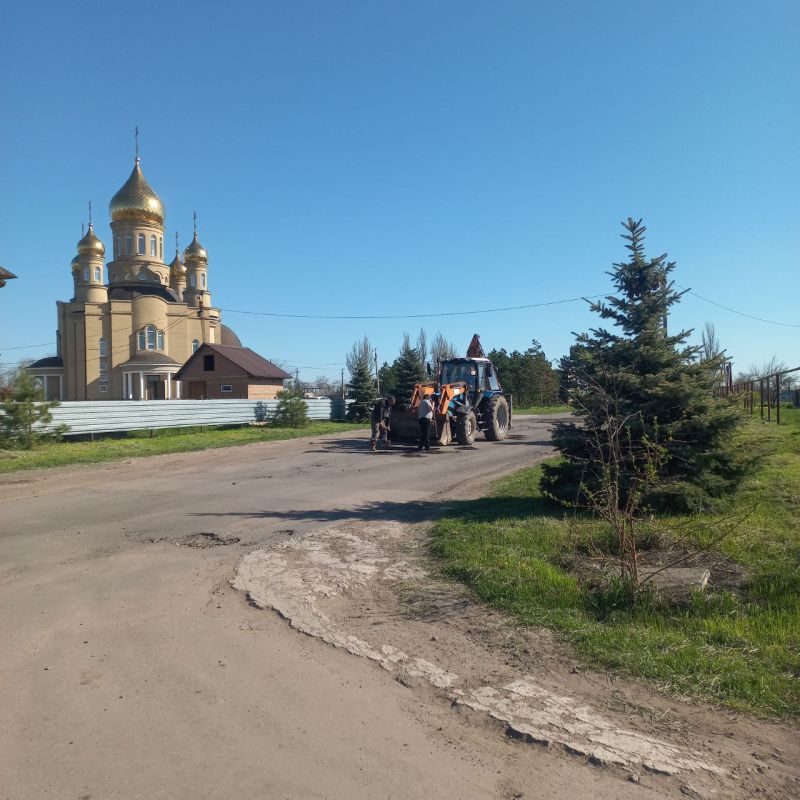 В преддверии предстоящих праздников, празднования Светлого праздника Пасхи и 80-летия Великой Победы, МБУ «Службой благоустройства ВЕКТОР» ведется активная работа по благоустройству памятных мест захоронения героев ВОВ... В преддверии предстоящих праздников, празднования Светлого праздника Пасхи и 80-летия Великой Победы, МБУ «Службой благоустройства ВЕКТОР» ведется активная работа по благоустройству памятных мест захоронения героев ВОВ...