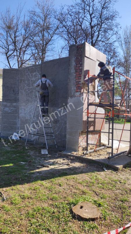 Алексей Кулемзин: К 80-летию Победы в Великой Отечественной войне продолжаются работы по реконструкции Братской могилы советских воинов в Ларино и Памятного знака погибшим энергетикам, расположенного в сквере «Энергетиков»... Алексей Кулемзин: К 80-летию Победы в Великой Отечественной войне продолжаются работы по реконструкции Братской могилы советских воинов в Ларино и Памятного знака погибшим энергетикам, расположенного в сквере «Энергетиков»...