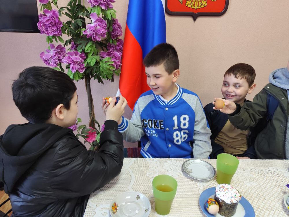 Накануне праздника Светлого Христова Воскресения, в МБУ «Калининский СДК» прошли посиделки для детей и взрослых с пасхальными куличами "ПАСХА ПАХНЕТ МИРОМ" Накануне праздника Светлого Христова Воскресения, в МБУ «Калининский СДК» прошли посиделки для детей и взрослых с пасхальными куличами "ПАСХА ПАХНЕТ МИРОМ"