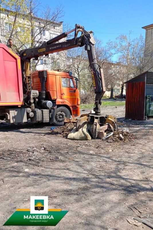 Ликвидация стихийных свалок в Макеевке продолжается Ликвидация стихийных свалок в Макеевке продолжается