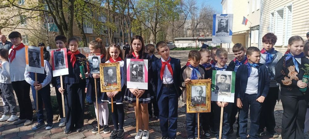 Школьники Ждановки приняли участие в акции «Сад памяти» Школьники Ждановки приняли участие в акции «Сад памяти»