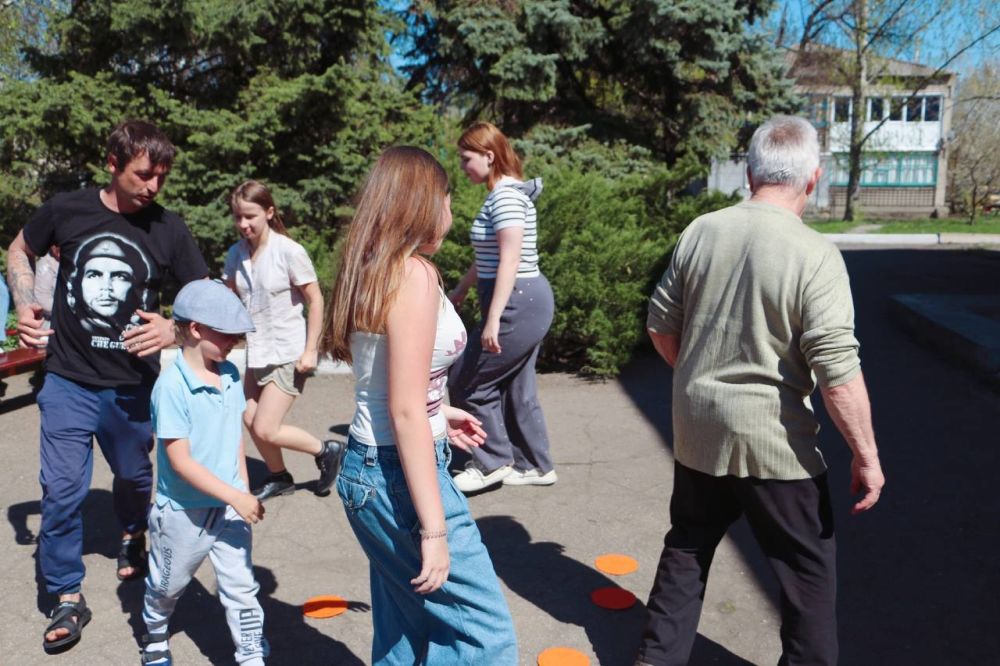19 апреля, площадь перед Золотарёвским СДК озарилась радостью народного гулянья в честь светлого праздника Пасхи, искусно организованного творческими содрудниками ХГДК 19 апреля, площадь перед Золотарёвским СДК озарилась радостью народного гулянья в честь светлого праздника Пасхи, искусно организованного творческими содрудниками ХГДК