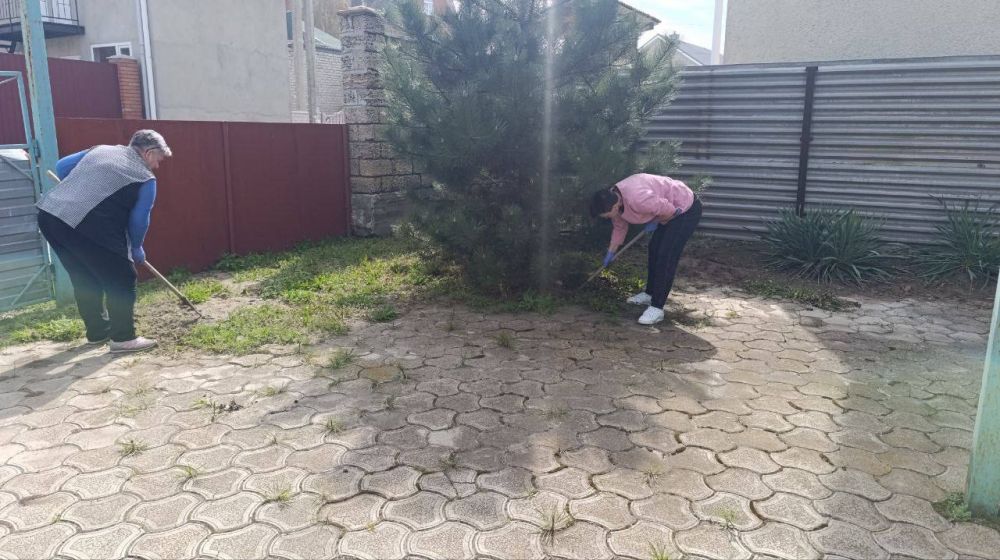 В рамках двухмесячника по благоустройству на территории Мангушского муниципального округа силами работников учреждений культуры был проведён «чистый четверг» В рамках двухмесячника по благоустройству на территории Мангушского муниципального округа силами работников учреждений культуры был проведён «чистый четверг»