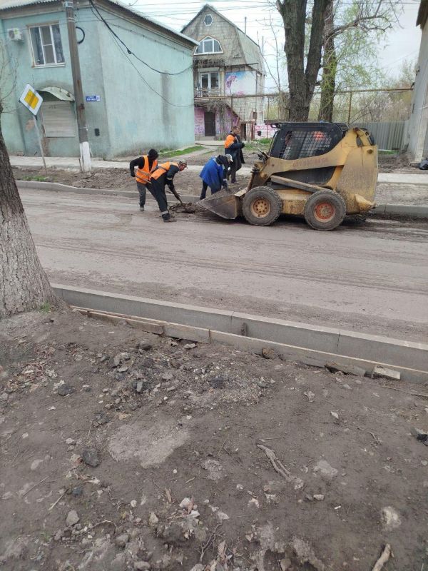 Силами Амурской области продолжается ремонт ул. Фрунзе в Амвросиевке Силами Амурской области продолжается ремонт ул. Фрунзе в Амвросиевке