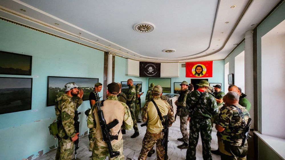 В середине мая в одном из поселков Запорожской области будет открыта юбилейная 15-ая выставка в рамках народного проекта "О Родине", организованного на добровольческой основе коллективом художников "СЕВЕРСК" В середине мая в одном из поселков Запорожской области будет открыта юбилейная 15-ая выставка в рамках народного проекта "О Родине", организованного на добровольческой основе коллективом художников "СЕВЕРСК"