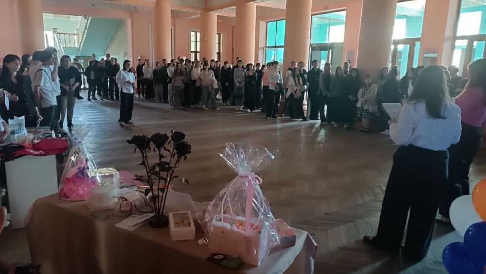 В Торезе прошла ярмарка вакансий в рамках проекта «Моя карьера с Единой Россией» В Торезе прошла ярмарка вакансий в рамках проекта «Моя карьера с Единой Россией»