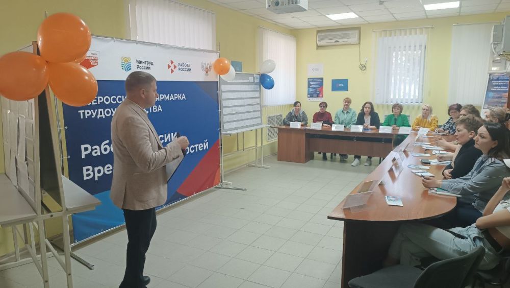 В Торезе прошла ярмарка вакансий в рамках проекта «Моя карьера с Единой Россией» В Торезе прошла ярмарка вакансий в рамках проекта «Моя карьера с Единой Россией»