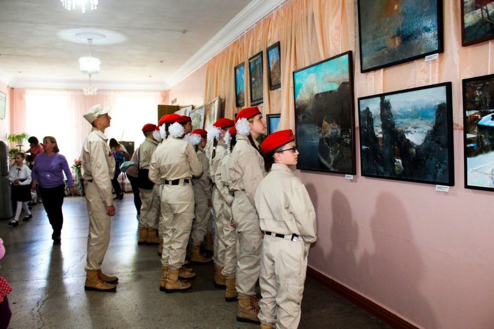 В середине мая в одном из поселков Запорожской области будет открыта юбилейная 15-ая выставка в рамках народного проекта "О Родине", организованного на добровольческой основе коллективом художников "СЕВЕРСК" В середине мая в одном из поселков Запорожской области будет открыта юбилейная 15-ая выставка в рамках народного проекта "О Родине", организованного на добровольческой основе коллективом художников "СЕВЕРСК"