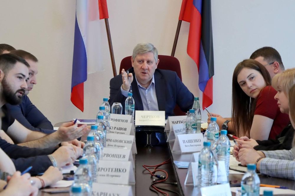 Врио Председателя Правительства Андрей Чертков провел рабочее совещание с министерствами и вузами Врио Председателя Правительства Андрей Чертков провел рабочее совещание с министерствами и вузами