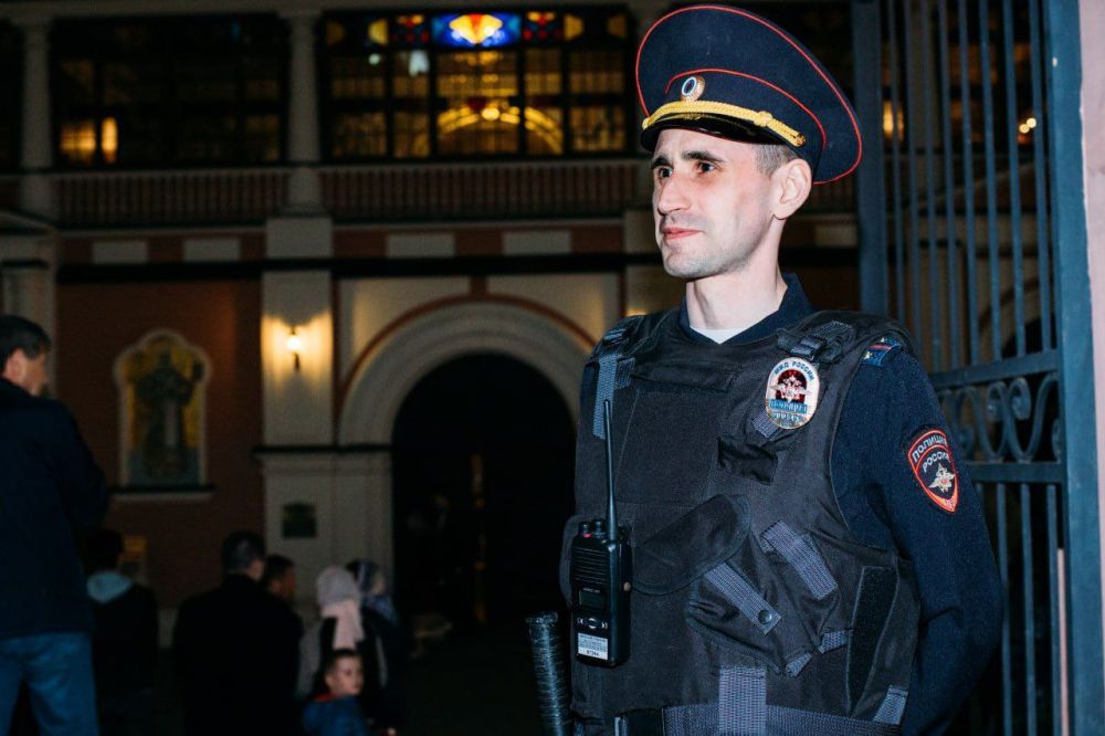 Сотрудники МВД России обеспечили безопасность пасхальных богослужений Сотрудники МВД России обеспечили безопасность пасхальных богослужений
