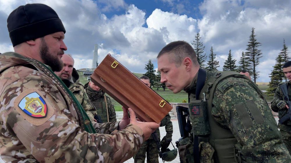 Образ «Спаса Нерукотворного» передали военнослужащим группировки войск «Центр» Образ «Спаса Нерукотворного» передали военнослужащим группировки войск «Центр»