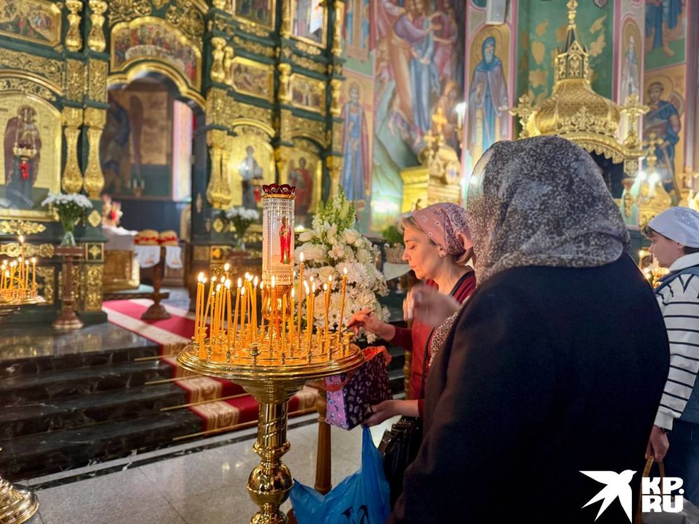 Праздник Светлой Пасхи в Свято-Троицком соборе Донецка Праздник Светлой Пасхи в Свято-Троицком соборе Донецка