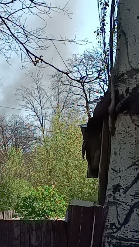 В пасхальное утро, несмотря на то, что было объявлено о прекращении огня, украинские военные атаковали Донецк